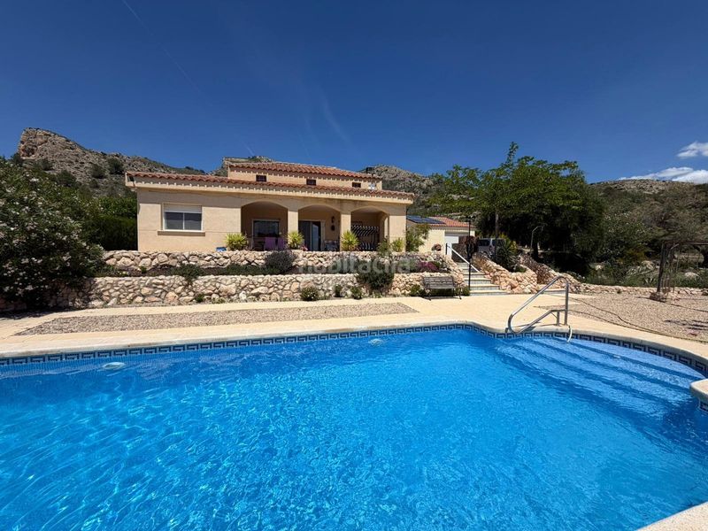 Foto fd33b30d-feb5-4663-b7d3-269501c48ec6. Casa amb aparcament a Sax