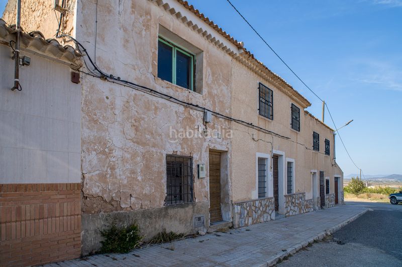 Foto 0d37e1f8-f9fd-46eb-98cb-d1dd457fcfce. Casa adossada a Yecla