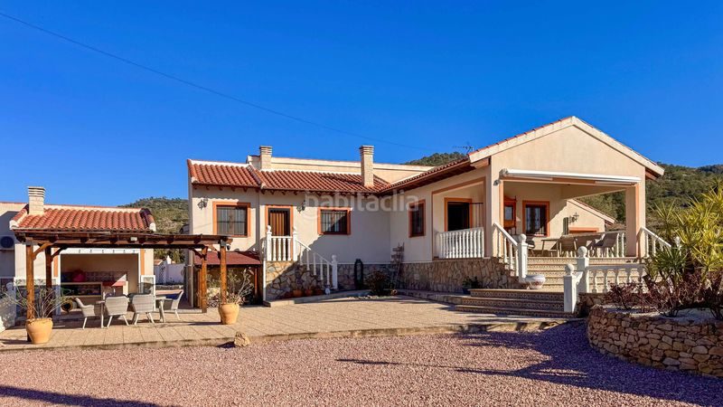 Foto aab2bce8-8c51-46c7-a896-7029ba457a9d. Casa amb aparcament a Abanilla