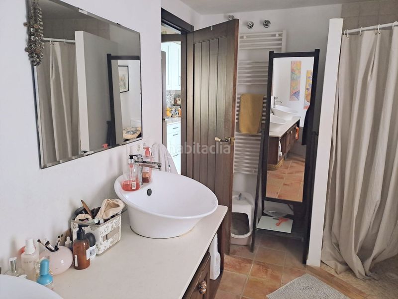 Foto f44e2378-8f0d-49b8-8555-29fa0ad69e8b. Masia amb aparcament a Sax