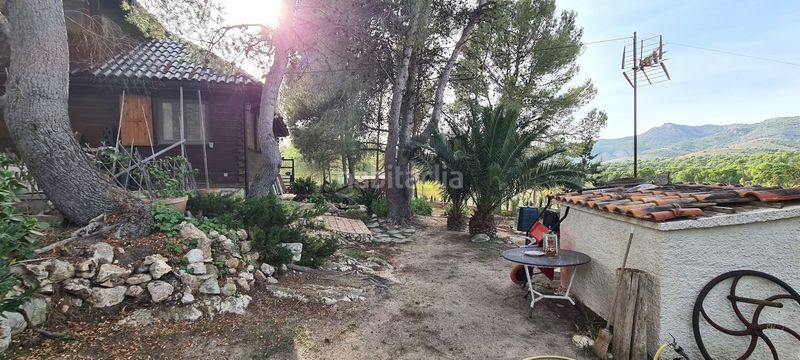 Foto f6de2e96-da67-4583-81d7-f1ea00e2de64. Masia amb aparcament a Sax