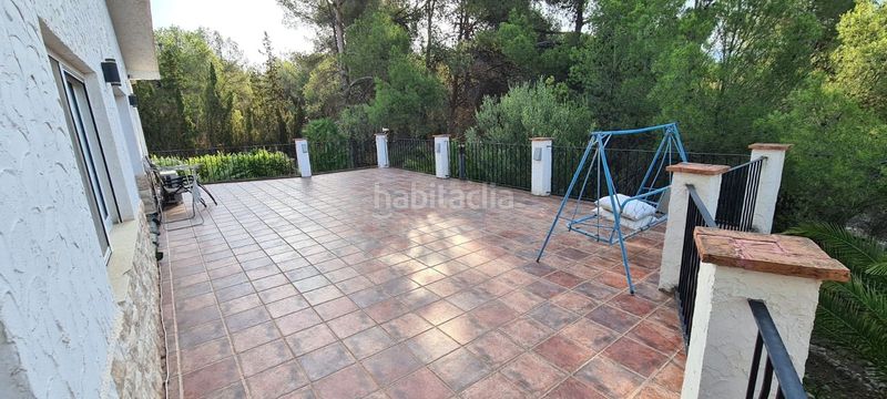 Foto fa4a7b34-68f3-4037-a54a-3035a59b33b8. Masia amb aparcament a Sax