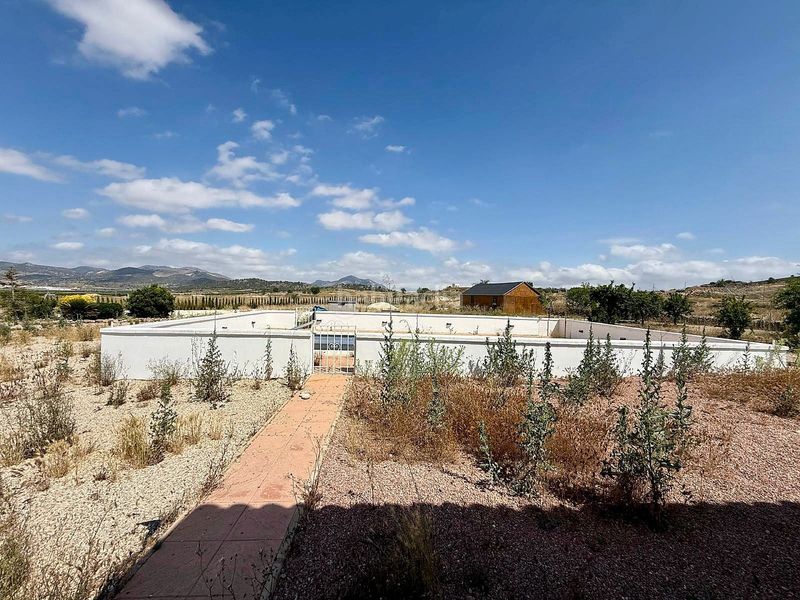 Foto 8a5f7cb2-376e-4e3c-bb73-554ea82a70c7. Casa amb aparcament a Jumilla
