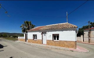 Casa adossada a Algueña