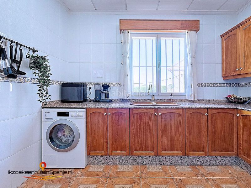 Foto 16704f4e-3e31-4179-804c-da765bd746a9. Casa amb aparcament a Caudete