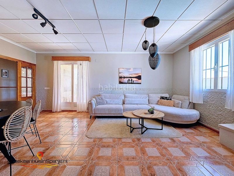 Foto 25c75eb9-0b1a-4ca0-9348-c53c239b8eb3. Casa amb aparcament a Caudete