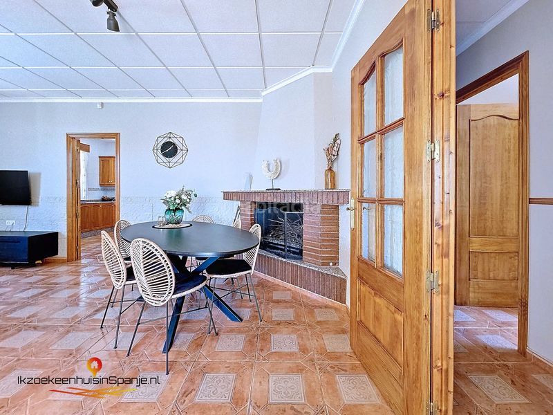 Foto 3250f911-0b0c-4273-bb95-67ac98346694. Casa amb aparcament a Caudete