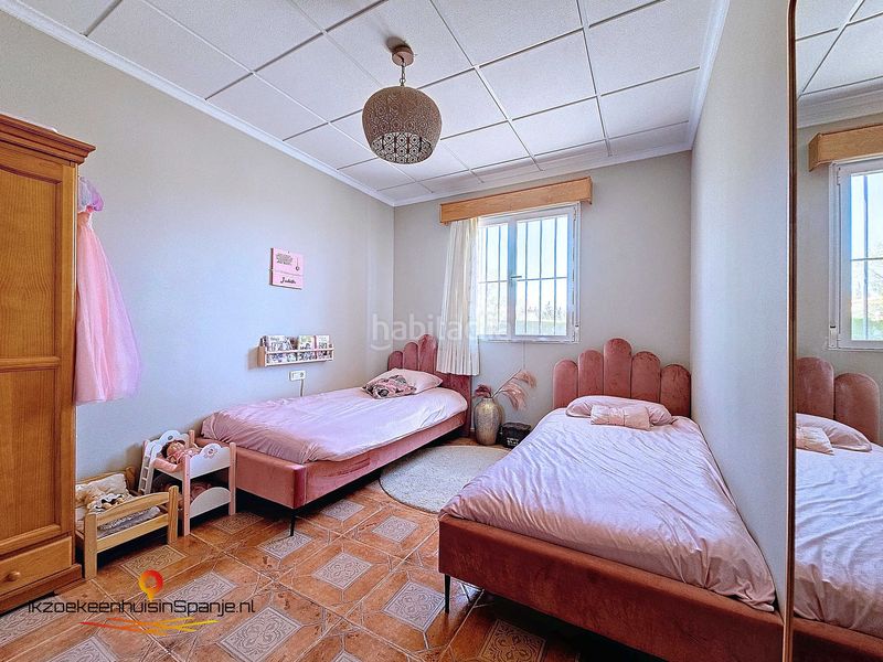 Foto a29bb2bd-cd12-455b-ae71-0d58f7cb5061. Casa amb aparcament a Caudete