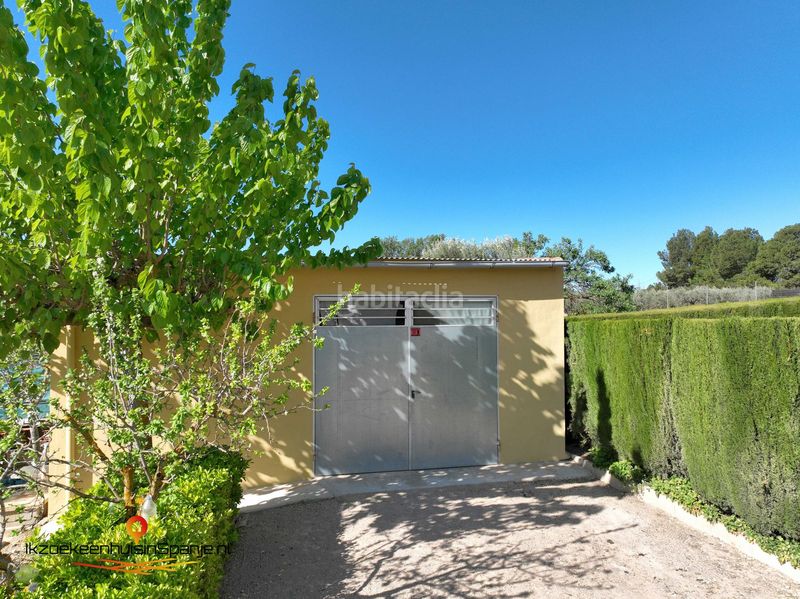 Foto bff1ee55-9f2b-4146-ac42-49804cf0b377. Casa amb aparcament a Caudete