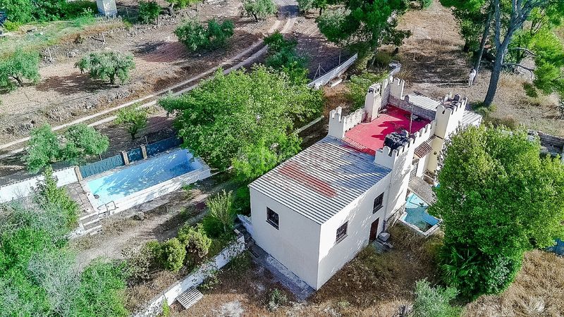 Foto b499e291-c21b-499e-82c5-f0c549c04c4a. Masia amb aparcament a Biar
