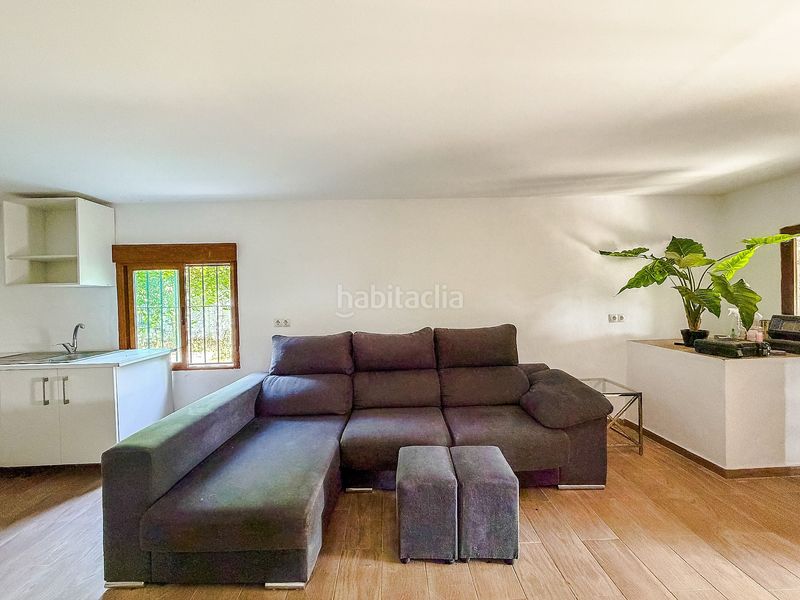 Foto e70e1b41-2864-424f-8ff2-6b812424a602. Masia amb aparcament a Biar