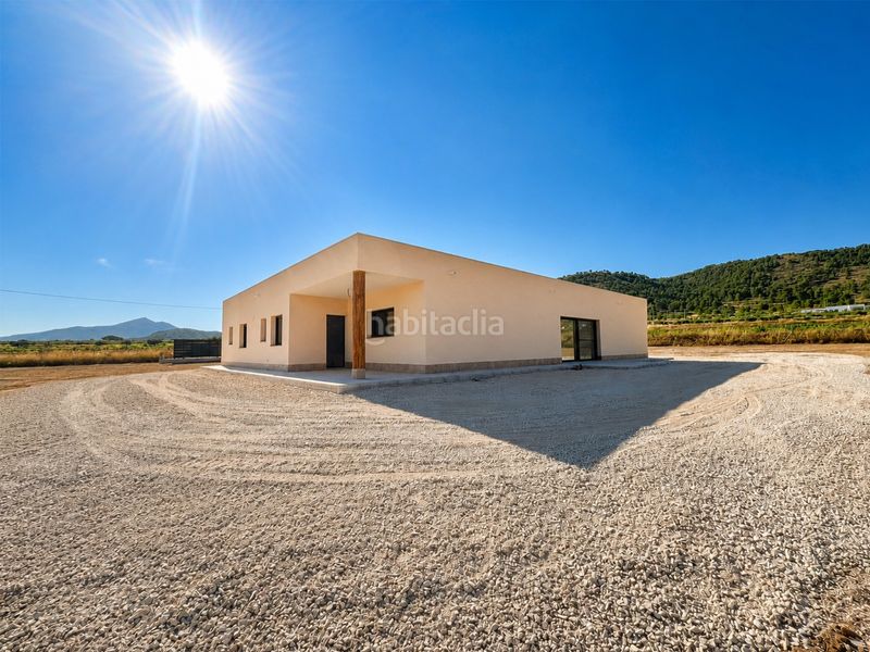 Foto a5c81739-00c0-4985-a357-f210a9bc5277. Casa amb aparcament a Abanilla