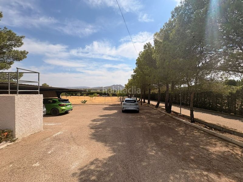 Foto 0e2ed90e-3c99-4ed7-92fc-15e9f424744b. Casa amb aparcament a Yecla