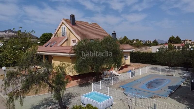 Foto 60ea36ac-9d14-4b05-be0b-506ffabad884. Casa amb aparcament a Yecla