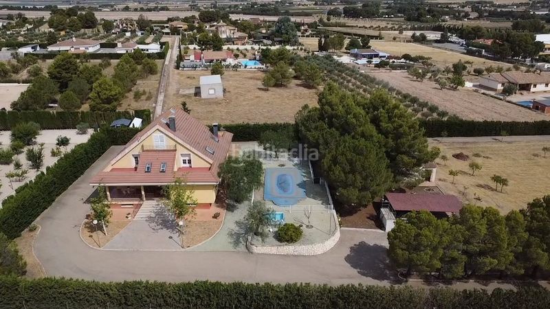 Foto 882e561e-9984-4ede-9ecc-8222260235a9. Casa amb aparcament a Yecla