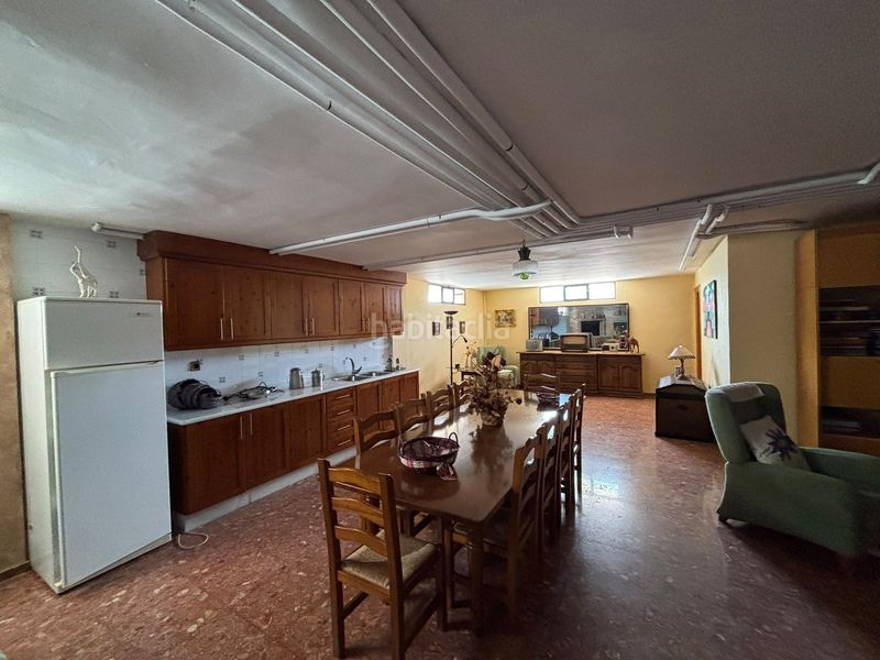 Foto ca0aa80b-17b3-4577-bddb-bcd36188f9d8. Casa amb aparcament a Yecla