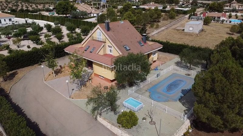Foto cd26d846-7f81-48e3-bbd6-f4a46536f6ae. Casa amb aparcament a Yecla