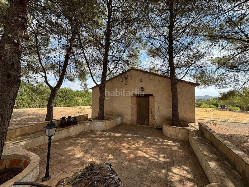 Foto fb5bcf25-c404-444d-81bd-765262d23cfd. Casa amb aparcament a Yecla