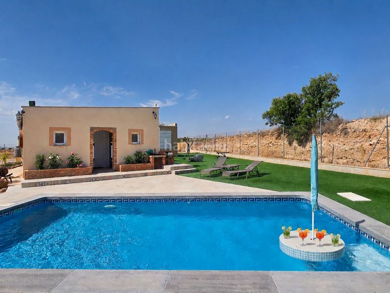 Foto 74d75a0d-0f44-4ba1-abf3-3e7a27945992. Casa amb aparcament a Pinoso