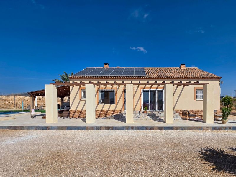 Foto a58007fe-1f6e-43ac-965e-cca7449088df. Casa amb aparcament a Pinoso