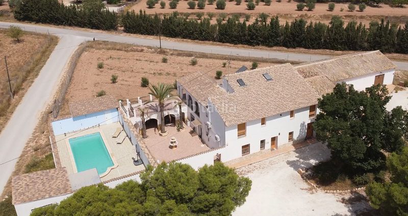 Foto 9c43b71d-d697-4586-a761-5271c92cb539. Casa amb aparcament a Pinoso