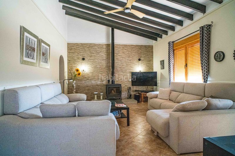 Foto d77f9b35-1df9-4b8c-8894-b7f89ce2bae0. Casa amb aparcament a Pinoso