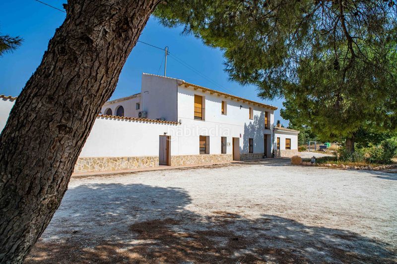 Foto d93089ef-d149-4112-8a2c-1b78b92d2f4e. Casa amb aparcament a Pinoso