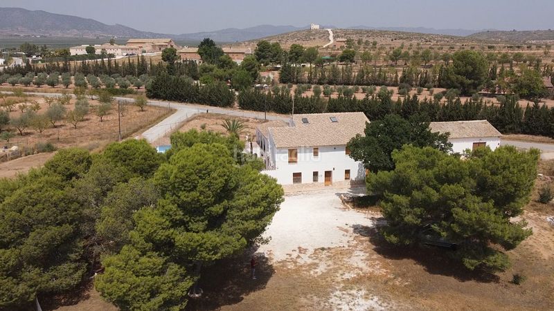 Foto de90d936-1f6e-4c9c-adb4-eb569b0a5c7a. Casa amb aparcament a Pinoso