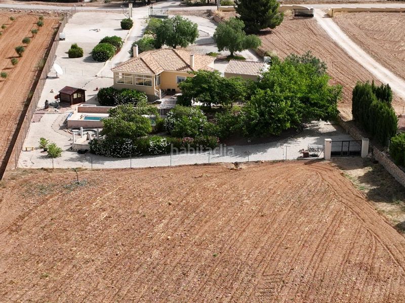 Foto 422a1117-d7e6-4054-8472-d6cc25948760. Casa amb aparcament a Pinoso