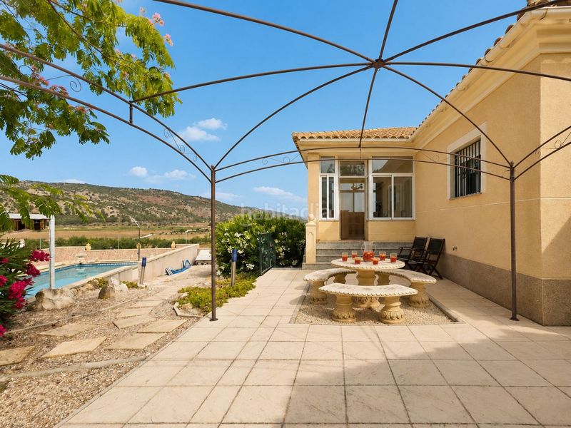 Foto b7a048a3-5c7a-480e-b30e-6e7045862fd1. Casa amb aparcament a Pinoso