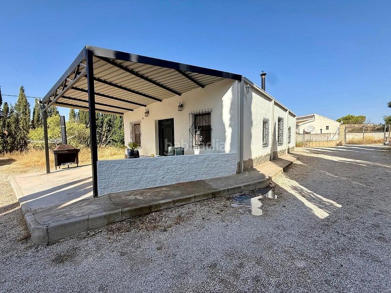 Foto 1f7561c6-acd4-4cd4-9d1e-3f3427ce68bf. Casa amb aparcament a Pinoso