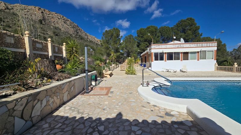 Foto 09c96379-ae4e-4712-85b0-4e46371e76da. Casa amb aparcament a Sax