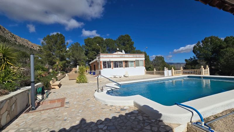Foto 84b98588-9c75-4f8a-accd-5cb4273ca9dd. Casa amb aparcament a Sax