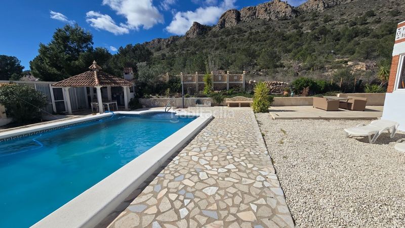 Foto bee64449-801b-4833-a699-e79fba389aec. Casa amb aparcament a Sax