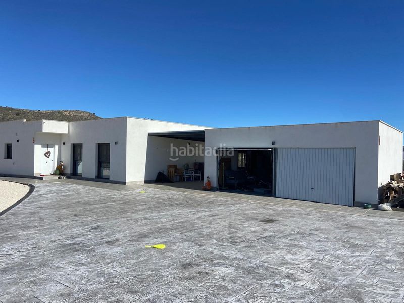 Foto 4853d7cd-fe6a-4951-b711-52d76f40a1de. Casa amb aparcament a Abanilla