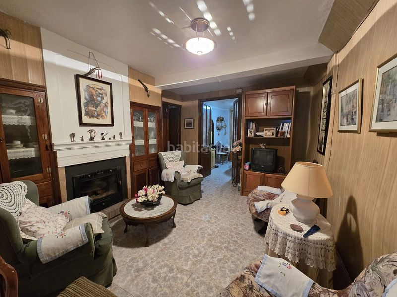 Foto 292a4787-78e1-4937-b939-ebeb09282378. Casa adossada a Sax