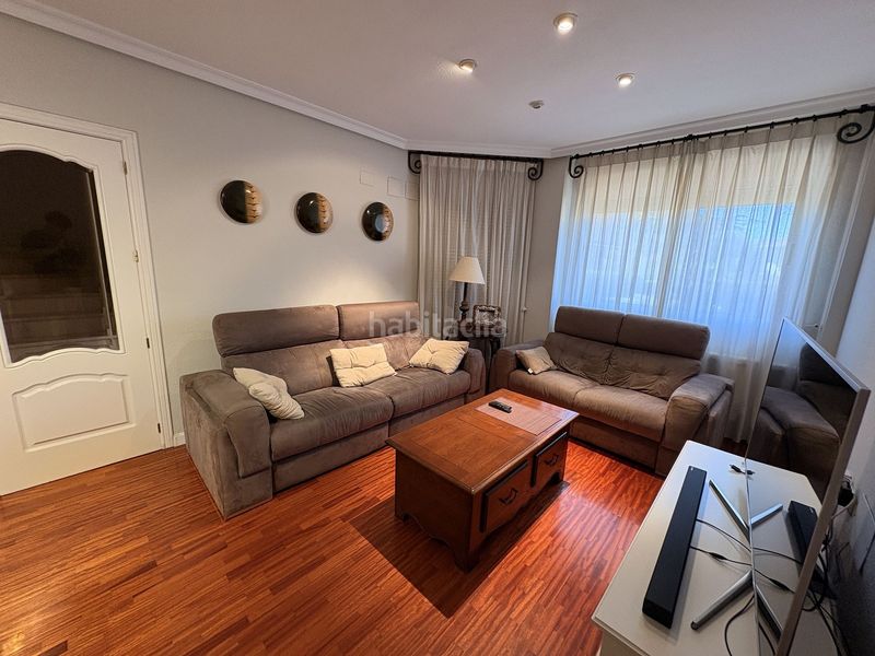 Foto 381c7166-263c-4351-a7d0-d82a0e1003d4. Casa adossada a Petrer