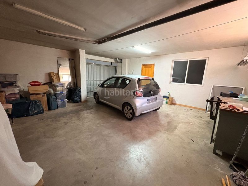 Foto ceeb3a78-ea1b-43a1-8601-f7f2b21568bb. Casa adossada a Petrer