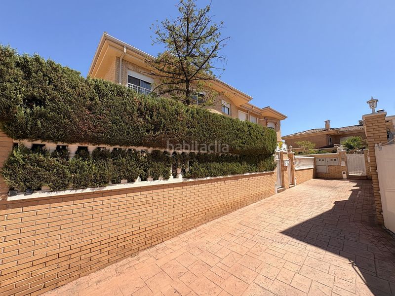 Foto eaffe0b7-36ff-4da0-a211-c3a04f6d7892. Casa adossada a Petrer