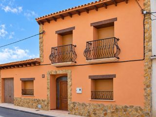 Casa adosada en Pinoso