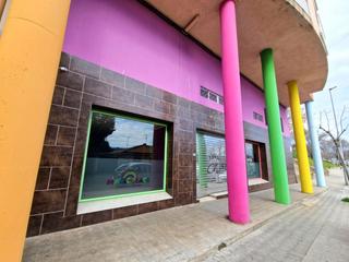 Alquiler Local Comercial en Miralvalle - Av. Virgen del Puerto - La Data. Espectacular local en alquiler en plasencia, junto a la estación