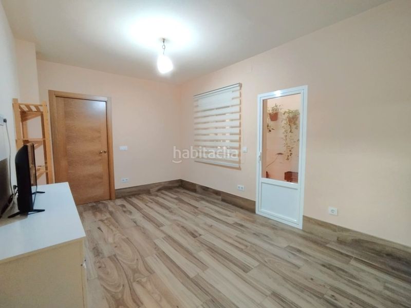 Foto cedfd5d4-b8b5-4732-806a-6cfa67740caf. Casa adossada a Serradilla