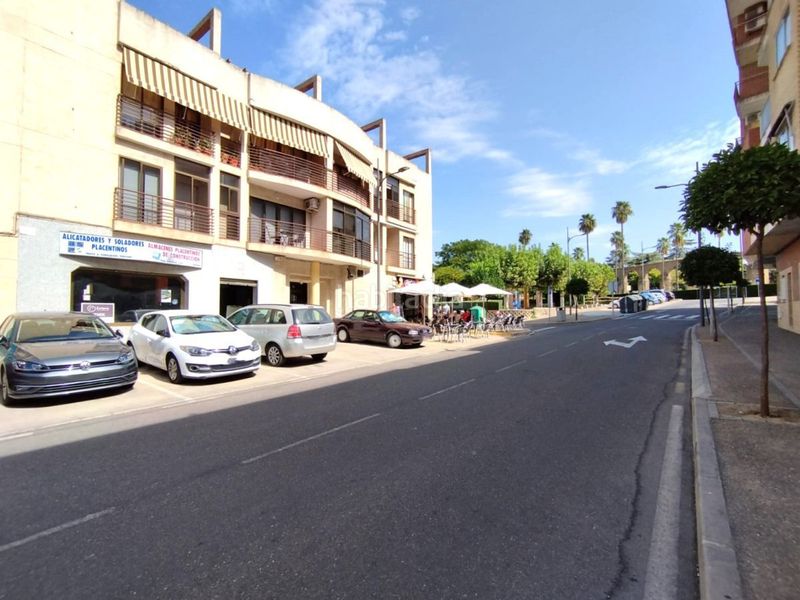 Foto 6994b0b2-74f7-431e-a6d5-ec2257327ce0. Local comercial a Los Pinos - El Pilar Plasencia