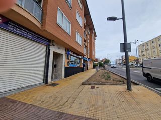 Locale commerciale in Avenida Obispo Laso, 17, puerta