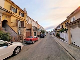 Maison à Los Pinos - El Pilar. Casa unifamiliar con patio en venta en plasencia