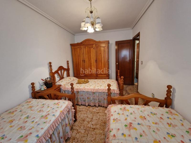 Foto db94fe5c-73a8-45ff-8f08-1eb09436d34b. House with parking in Los Pinos - El Pilar Plasencia