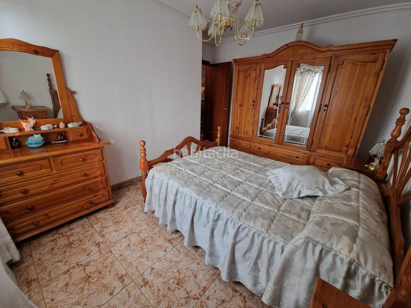 Foto e8d5bdb0-6cc2-4b2a-ae3c-f7969cb3c00a. House with parking in Los Pinos - El Pilar Plasencia