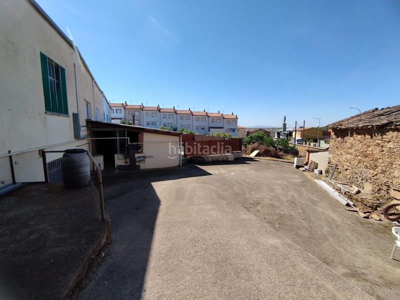 Foto b94ec6ee-c338-4910-8094-12d7da6cc08e. Nau industrial a Montehermoso