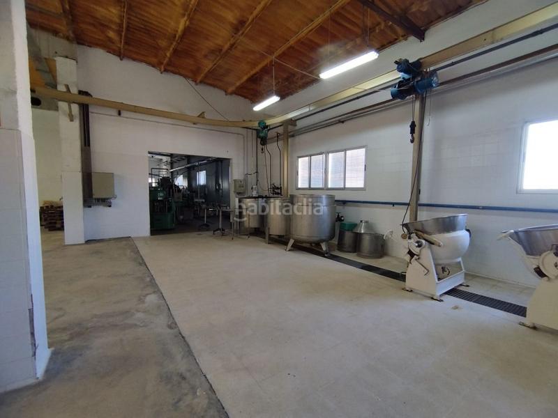 Foto e39043c1-ae6a-4e8d-b8e4-cdbeb43e791a. Nau industrial a Montehermoso