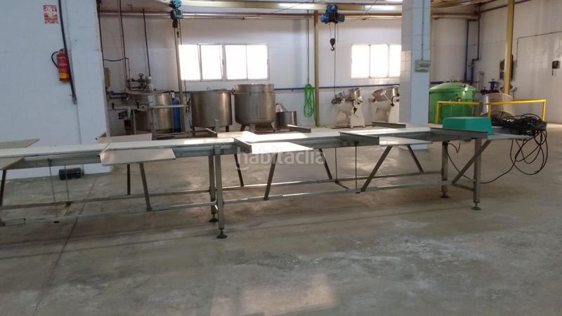 Foto fd357511-5de1-4ee3-85f2-b39b97bd265a. Nau industrial a Montehermoso